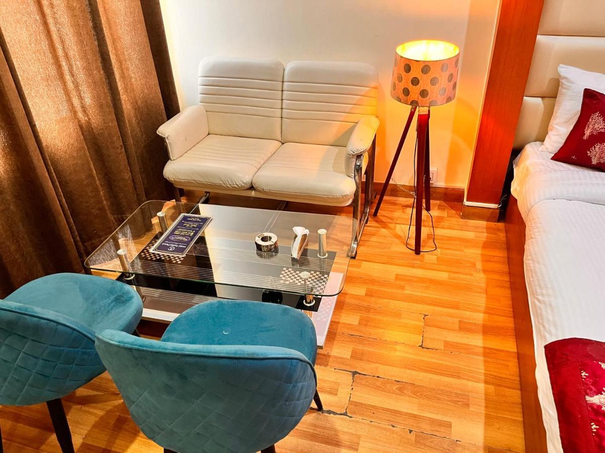 Hotel Oyster Pearl I Near Medanta Hospital I Sec-39 I Gurgaon Extérieur photo