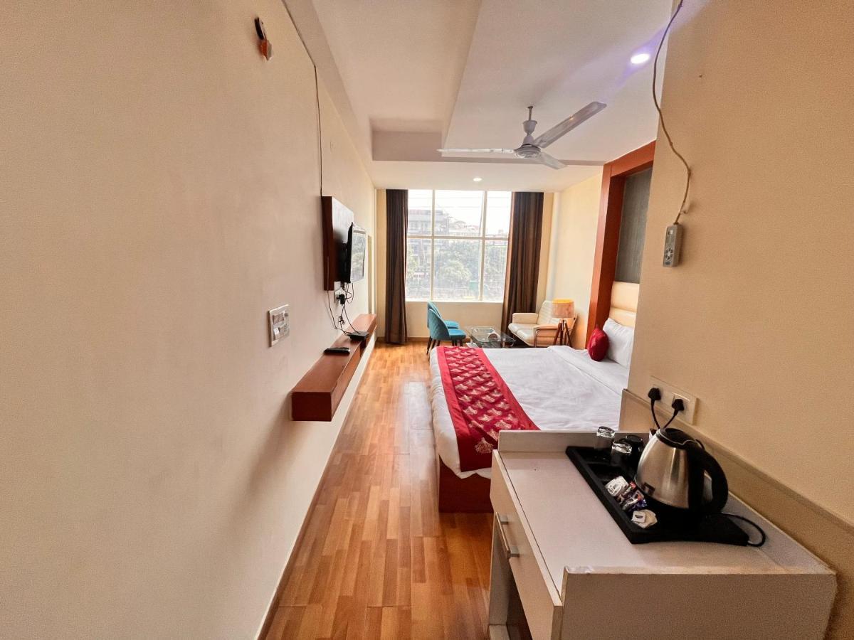 Hotel Oyster Pearl I Near Medanta Hospital I Sec-39 I Gurgaon Extérieur photo