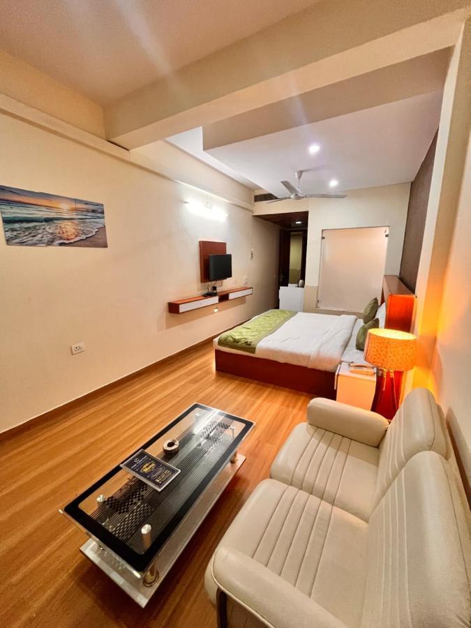 Hotel Oyster Pearl I Near Medanta Hospital I Sec-39 I Gurgaon Extérieur photo
