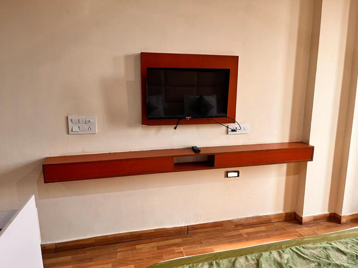 Hotel Oyster Pearl I Near Medanta Hospital I Sec-39 I Gurgaon Extérieur photo