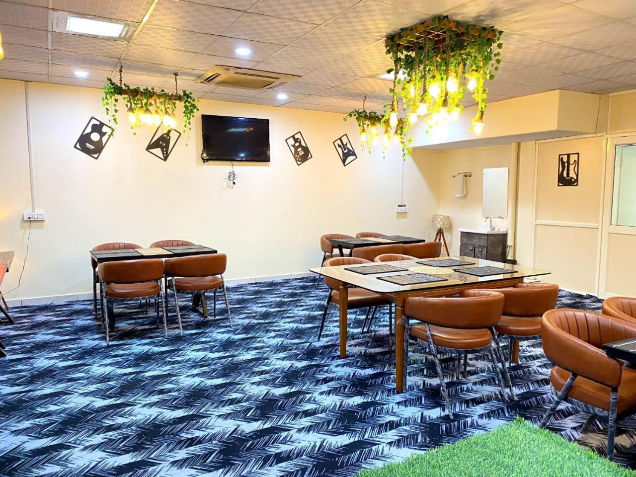 Hotel Oyster Pearl I Near Medanta Hospital I Sec-39 I Gurgaon Extérieur photo