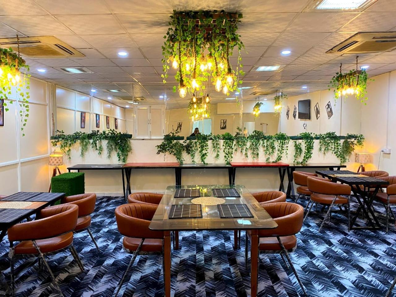 Hotel Oyster Pearl I Near Medanta Hospital I Sec-39 I Gurgaon Extérieur photo