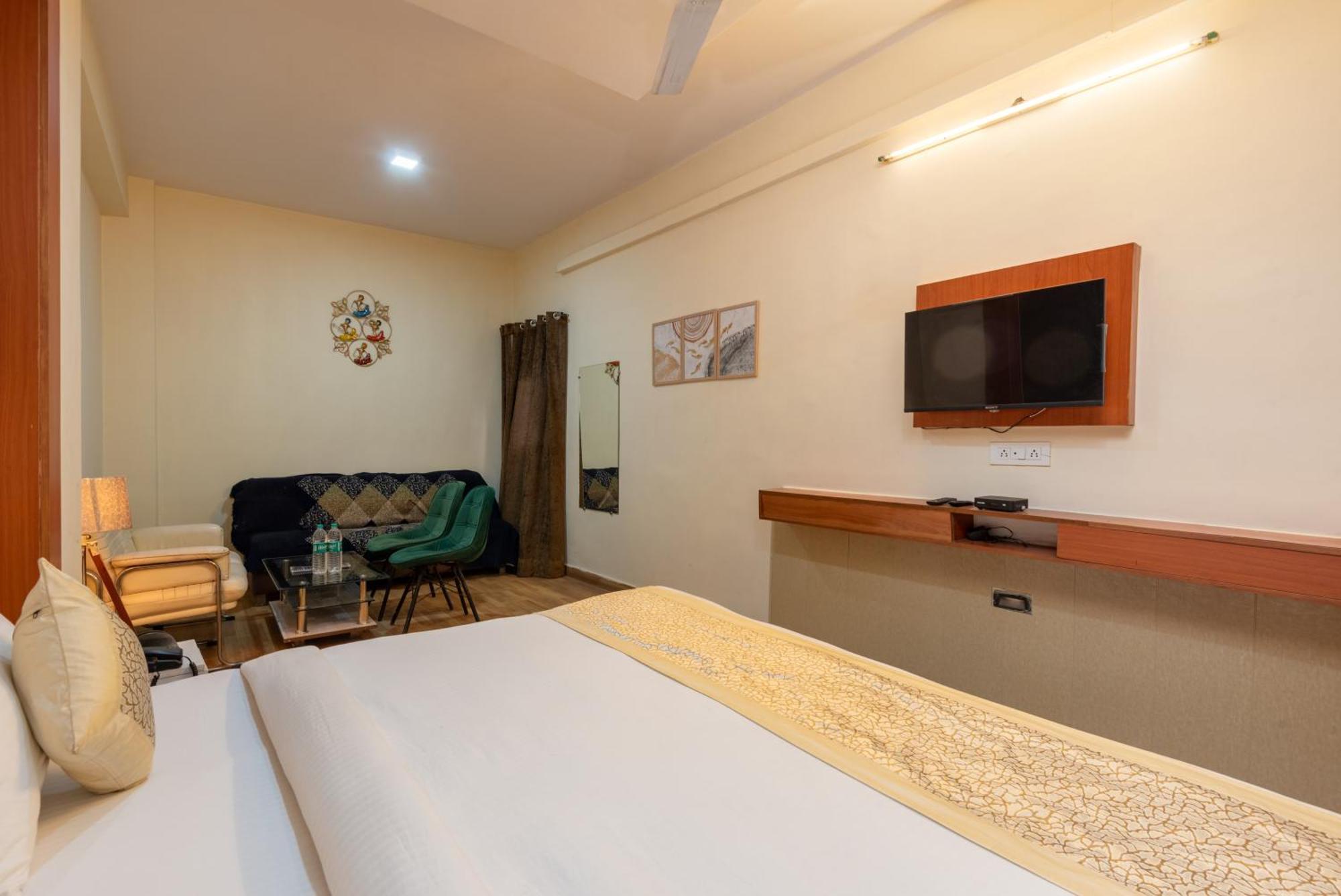 Hotel Oyster Pearl I Near Medanta Hospital I Sec-39 I Gurgaon Extérieur photo