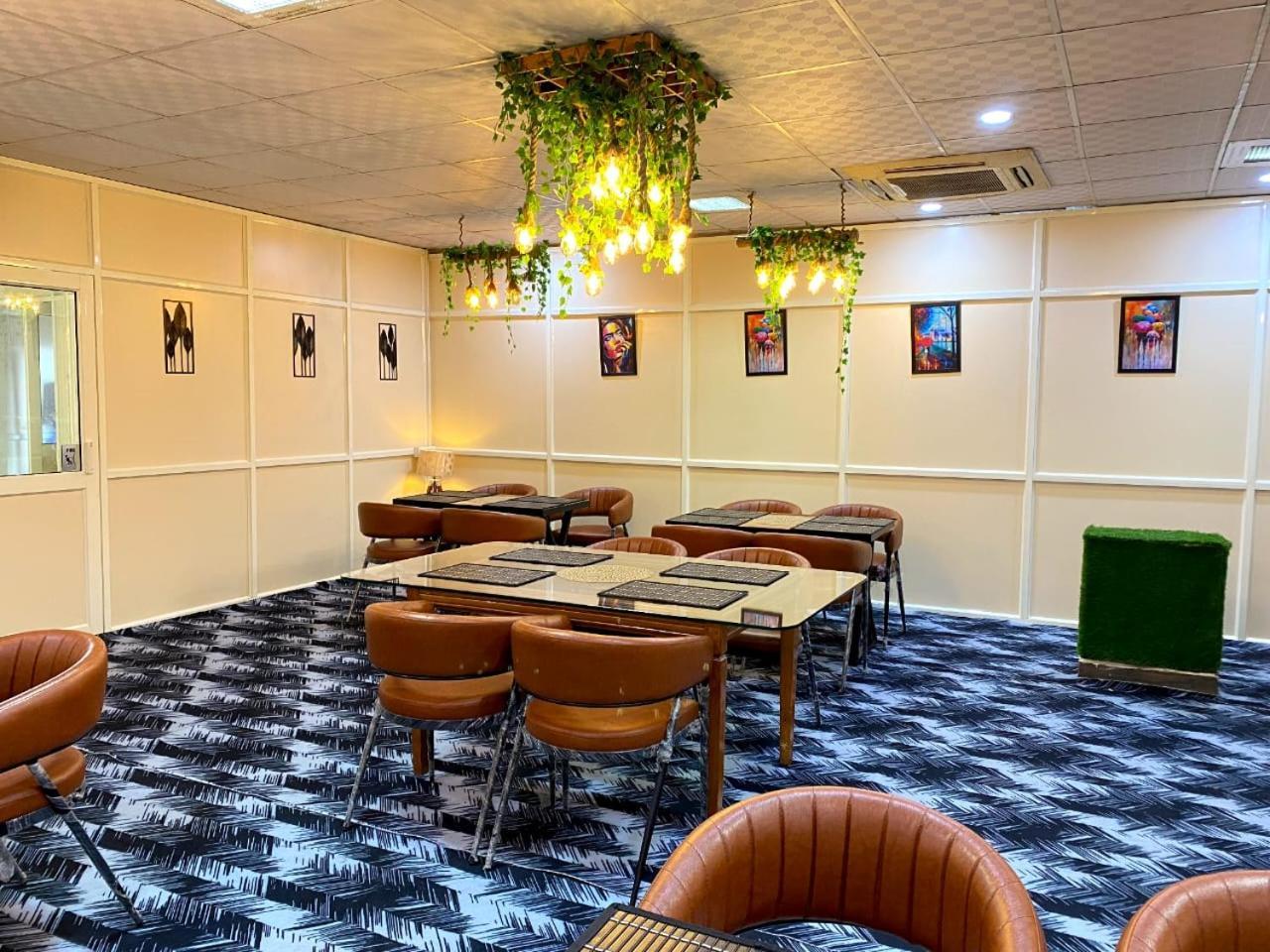 Hotel Oyster Pearl I Near Medanta Hospital I Sec-39 I Gurgaon Extérieur photo
