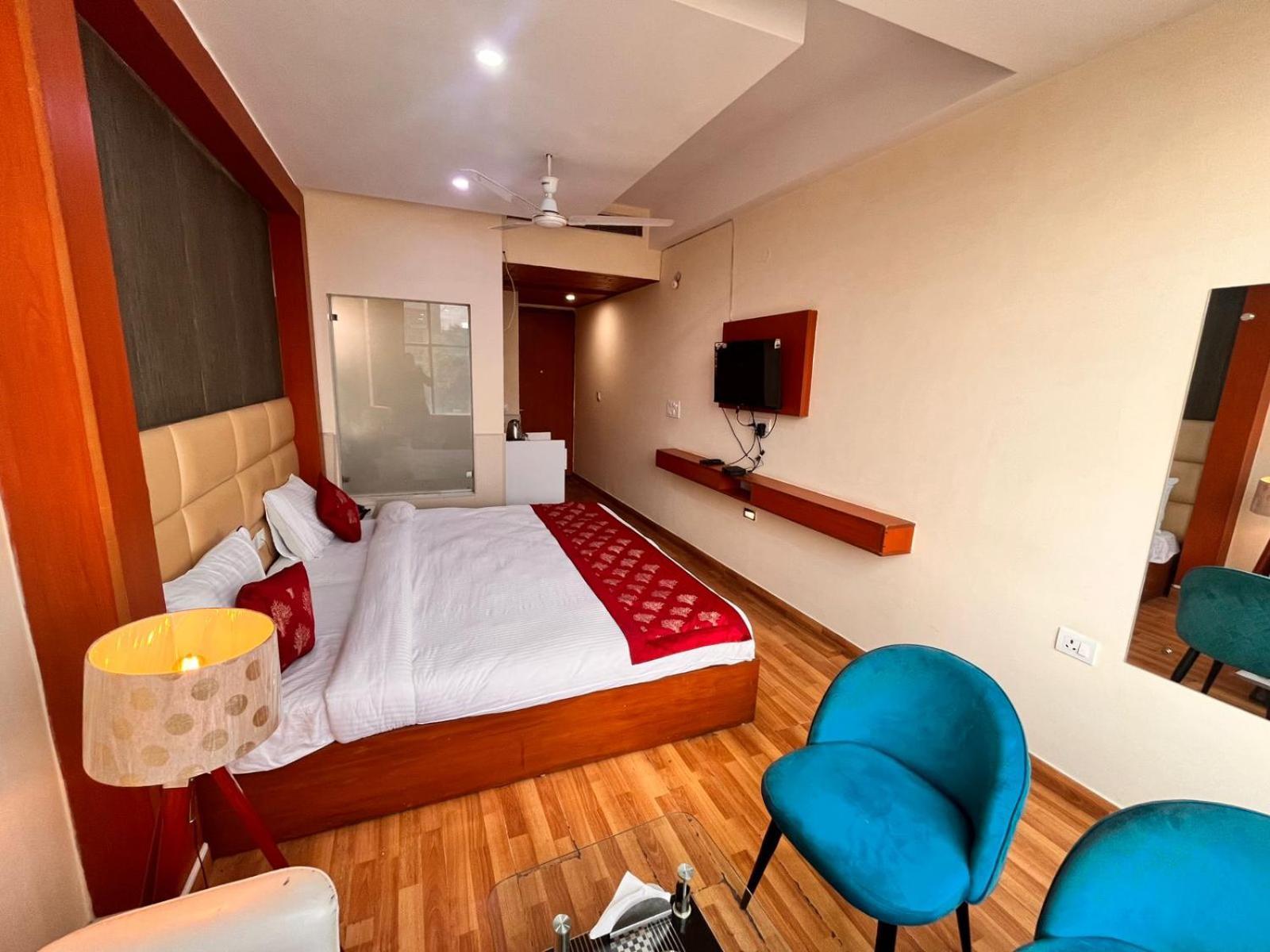 Hotel Oyster Pearl I Near Medanta Hospital I Sec-39 I Gurgaon Extérieur photo