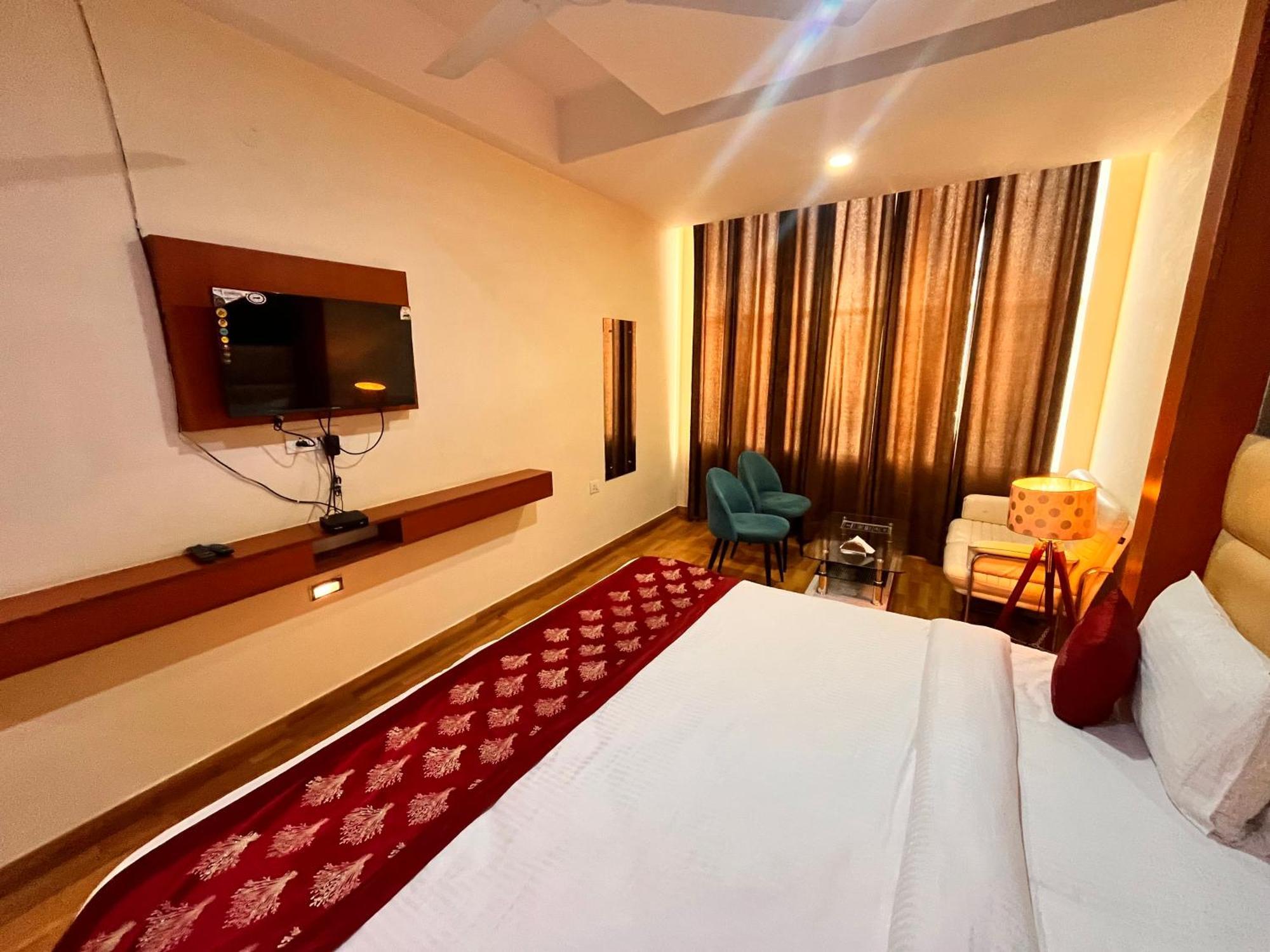 Hotel Oyster Pearl I Near Medanta Hospital I Sec-39 I Gurgaon Extérieur photo